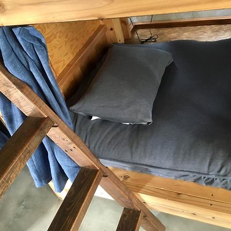 אמאמי Guest House Golden Mile Hostel חדר תמונה