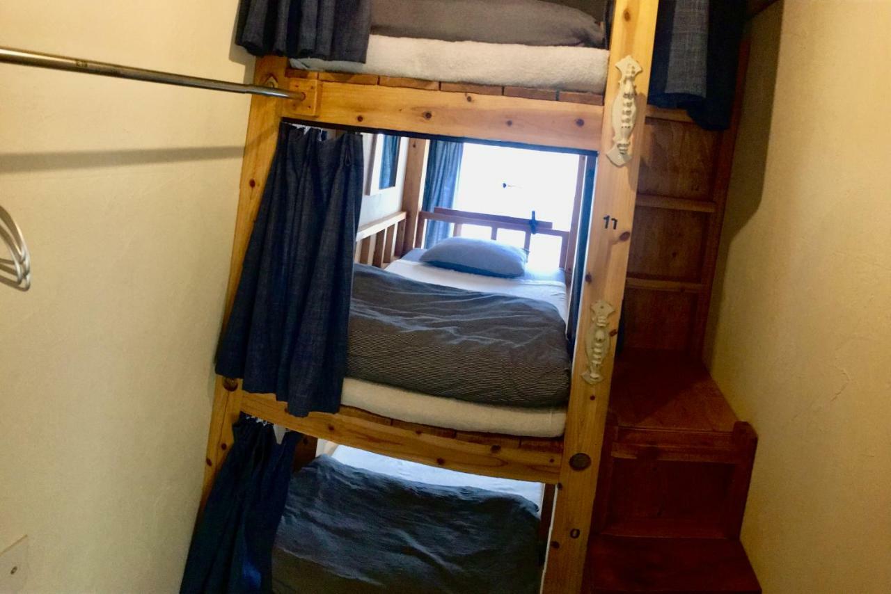 אמאמי Guest House Golden Mile Hostel מראה חיצוני תמונה