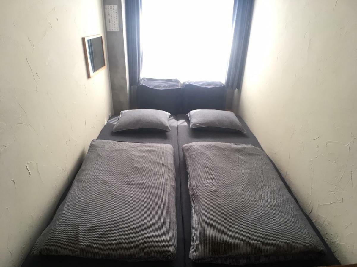אמאמי Guest House Golden Mile Hostel חדר תמונה