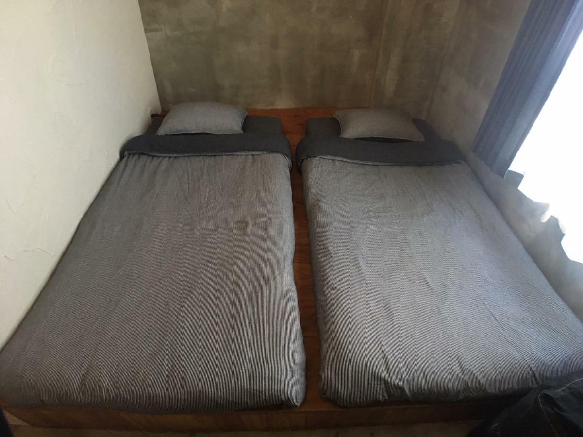 אמאמי Guest House Golden Mile Hostel מראה חיצוני תמונה