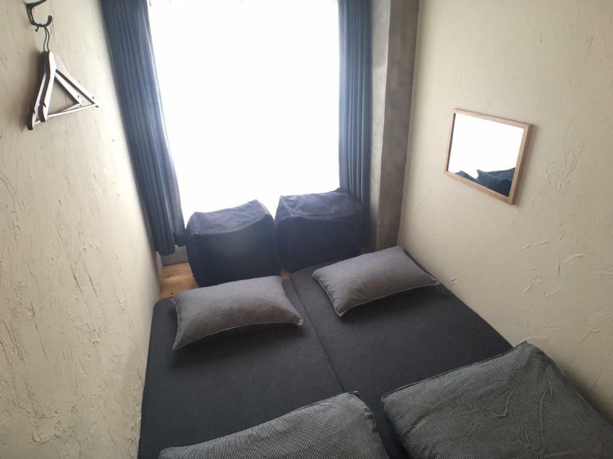 אמאמי Guest House Golden Mile Hostel מראה חיצוני תמונה